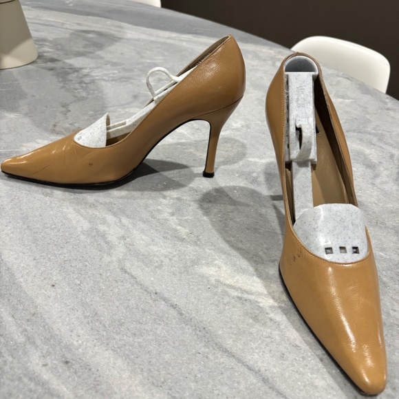 STUART WEITZMAN WOMENS CAMEL PUMP - Picture 3 of 16